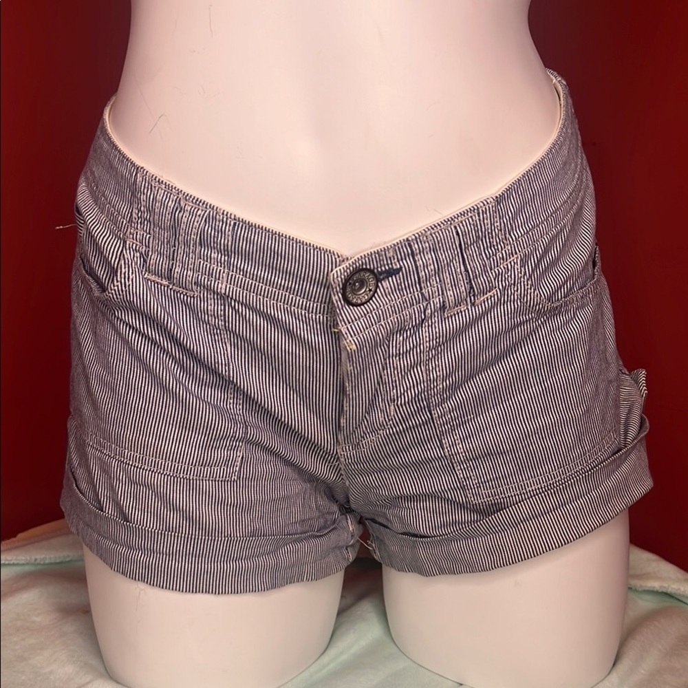 SUMMER SALE - Garage Searsucker shorts blue and white size 8